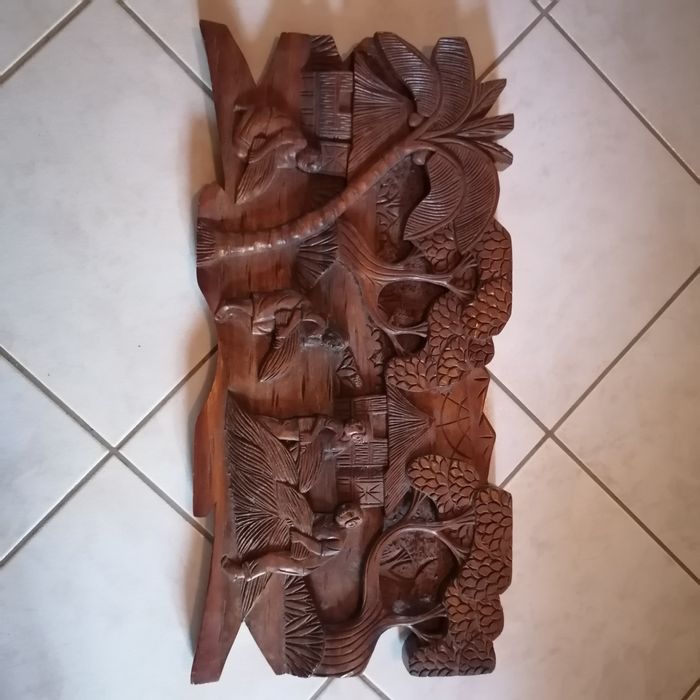 Płaskorzeźba z drewna