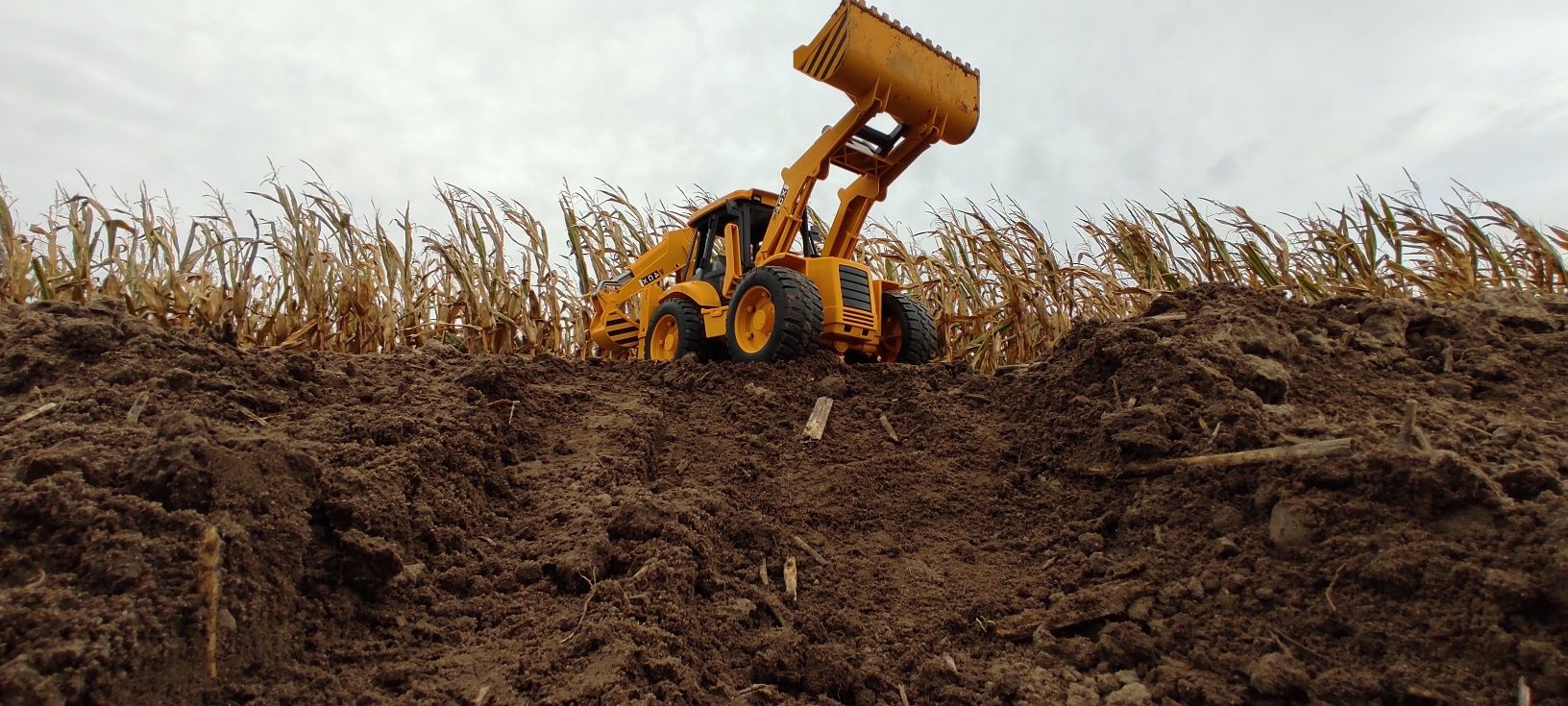 BRUDER ZABAWKI Ciężarówka MAN z lawetą i koparką JCB