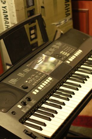 синтезатор Yamaha PSR 423