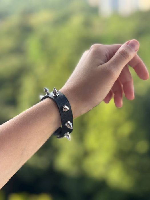 Браслет тонкий  з  шипами opium sk8 y2k