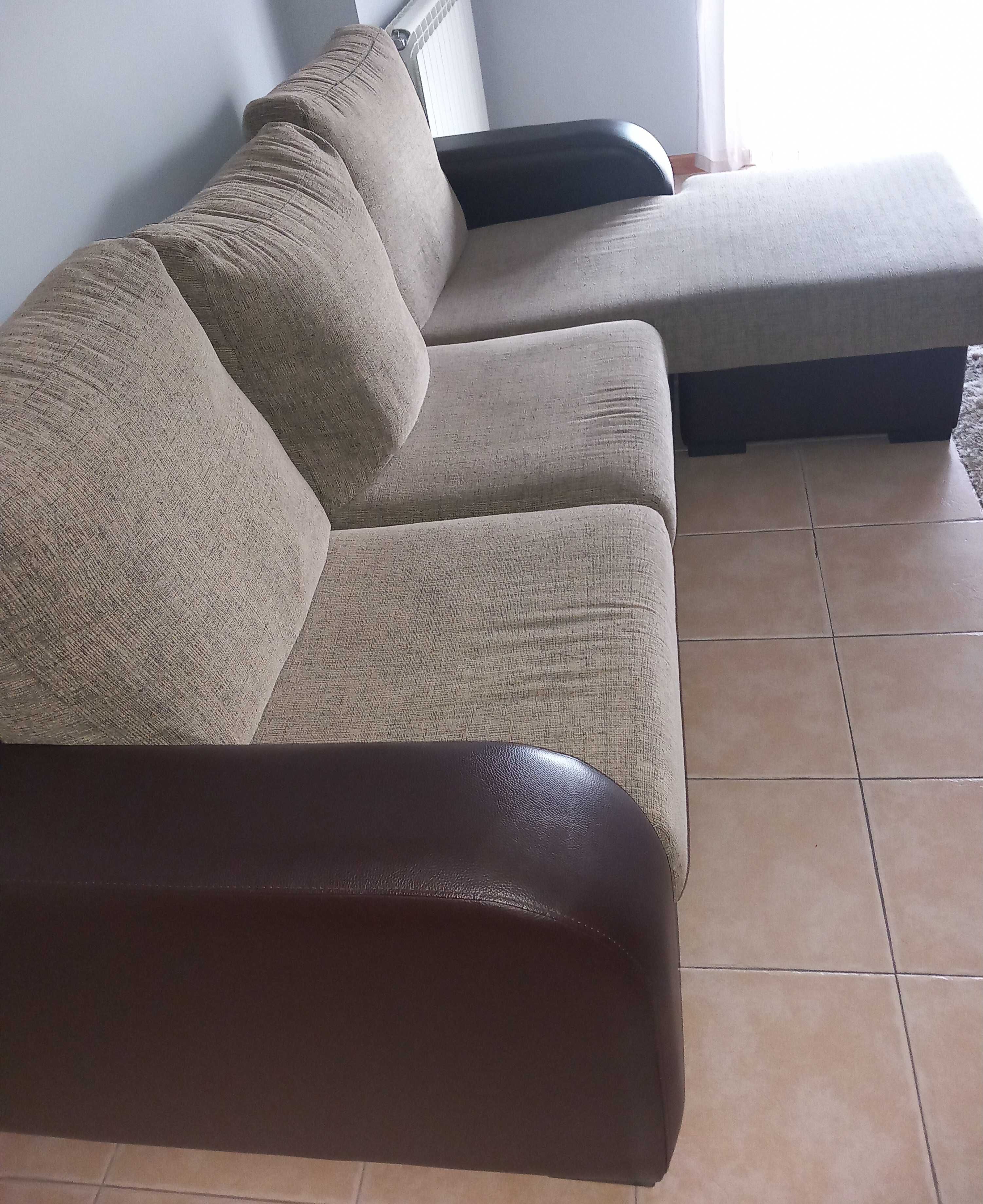 sofá com chaise longue