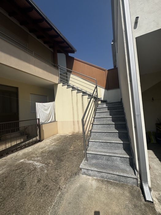 Alugo T2 sem mobília