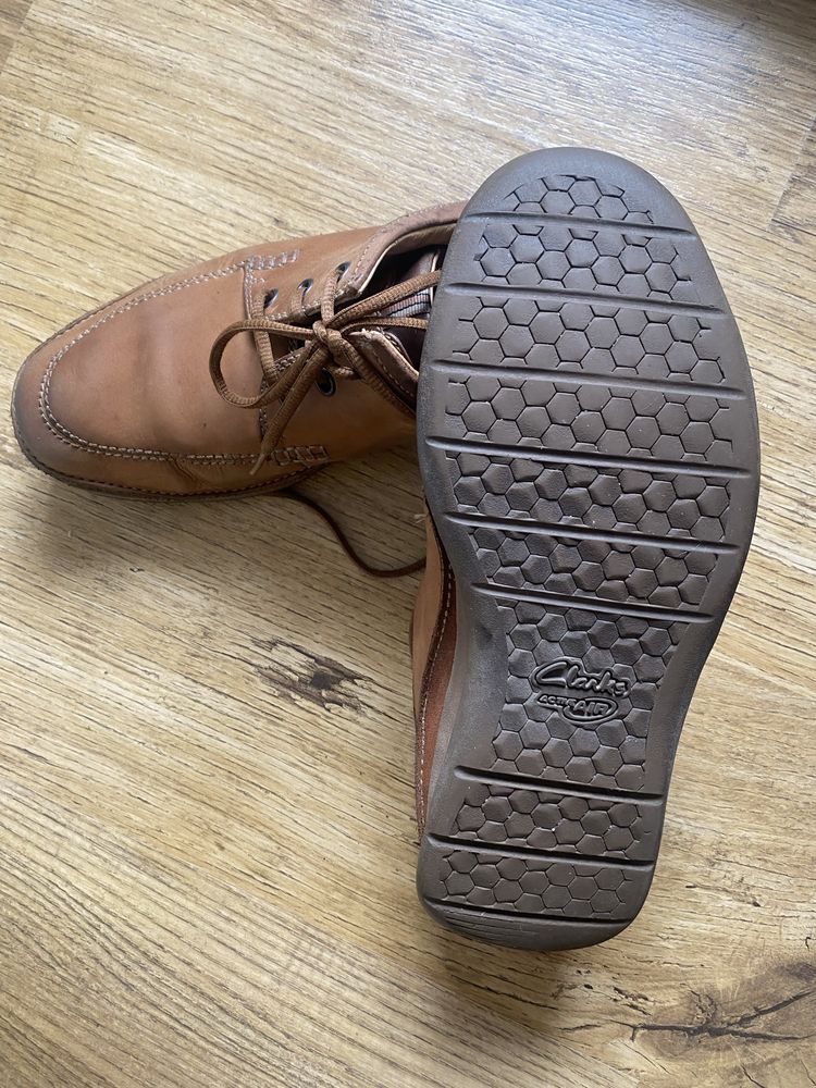 Чоловічі черевики бренду Clarks
