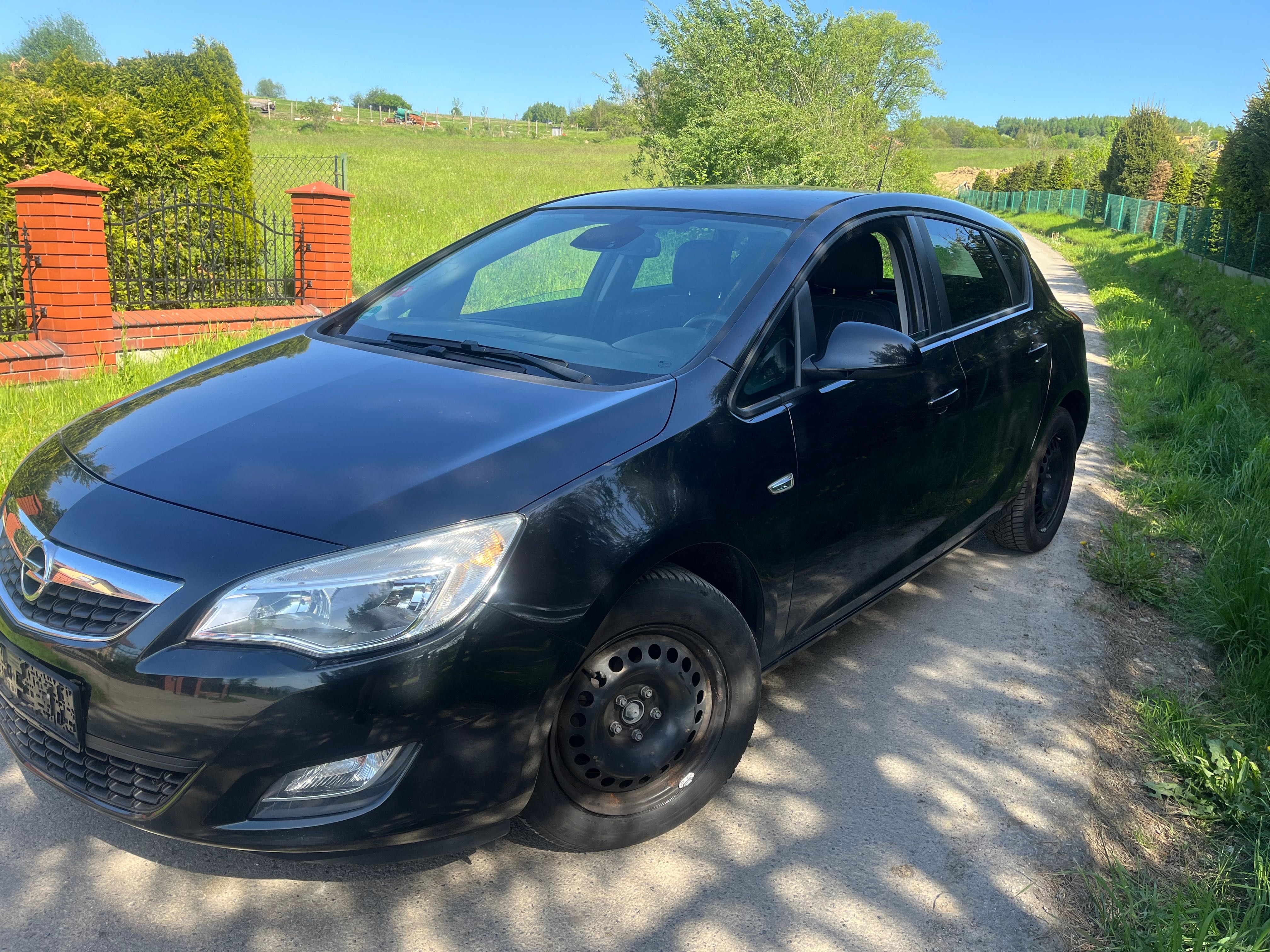 Opel astra J HB 1.4 turbo benzyna 140 przebiegu super stan 2013r