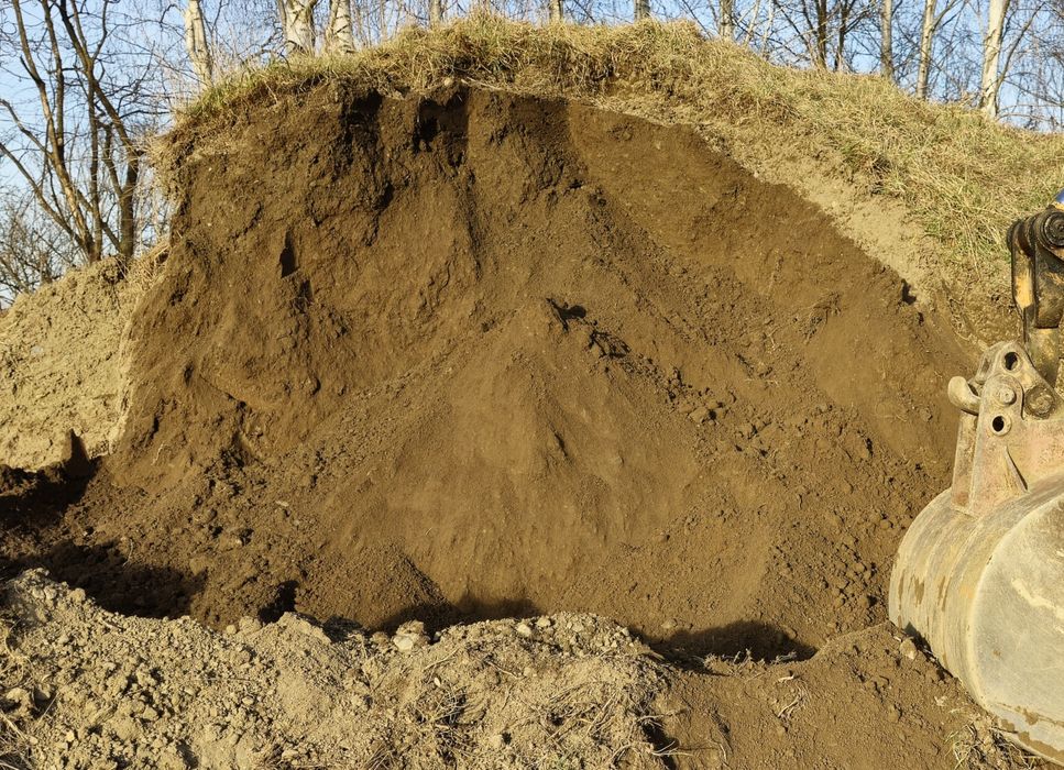 Ziemia ogrodowa "humus"  również przesiana