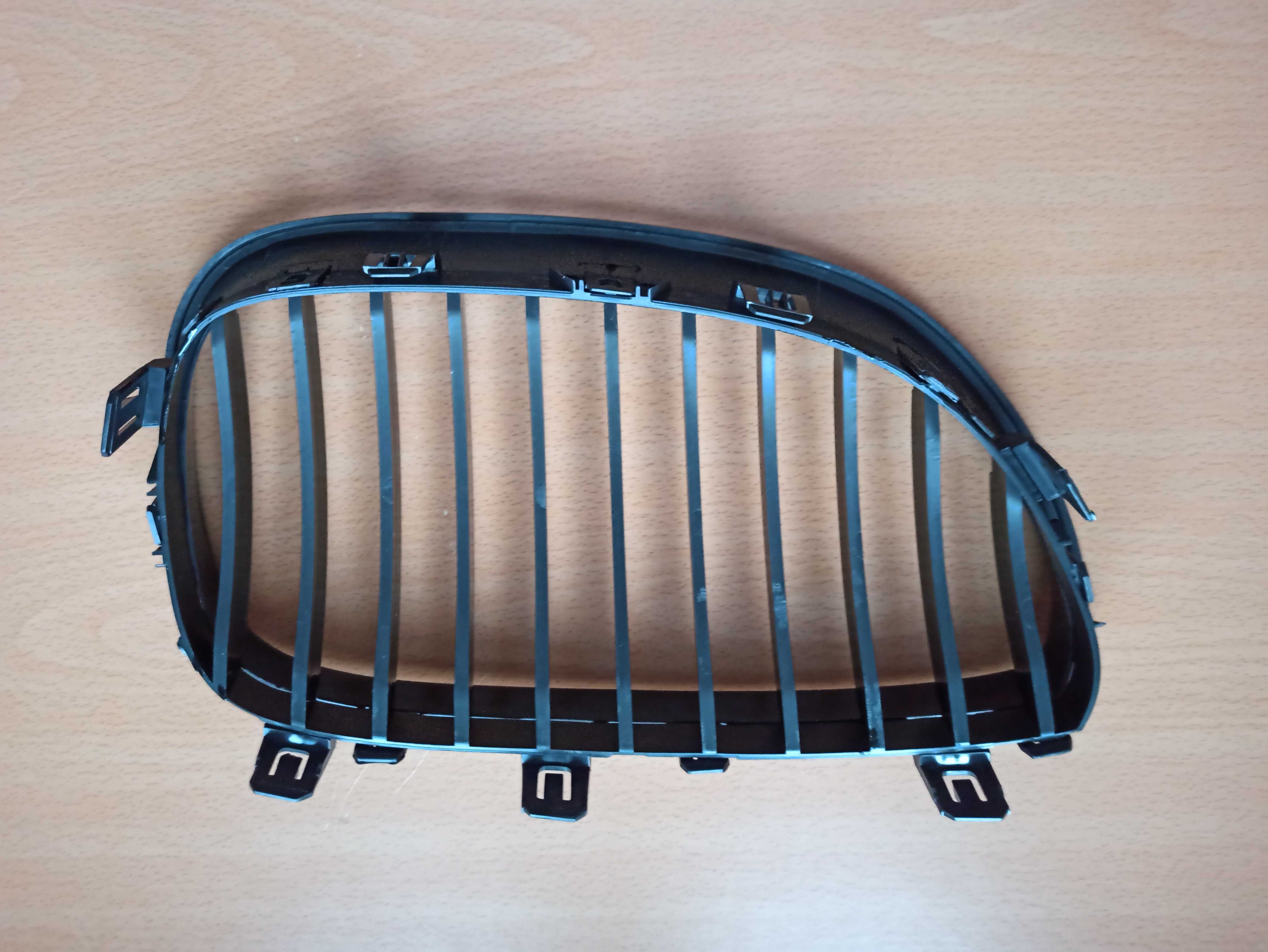 Nowe nerki czarny połysk BMW E60 E61 grill atrapa