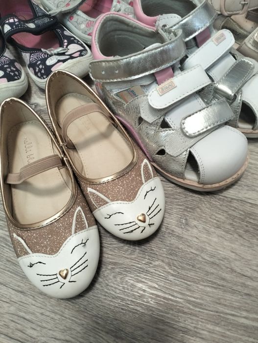 Дитяче взуття, тапки, босоніжки