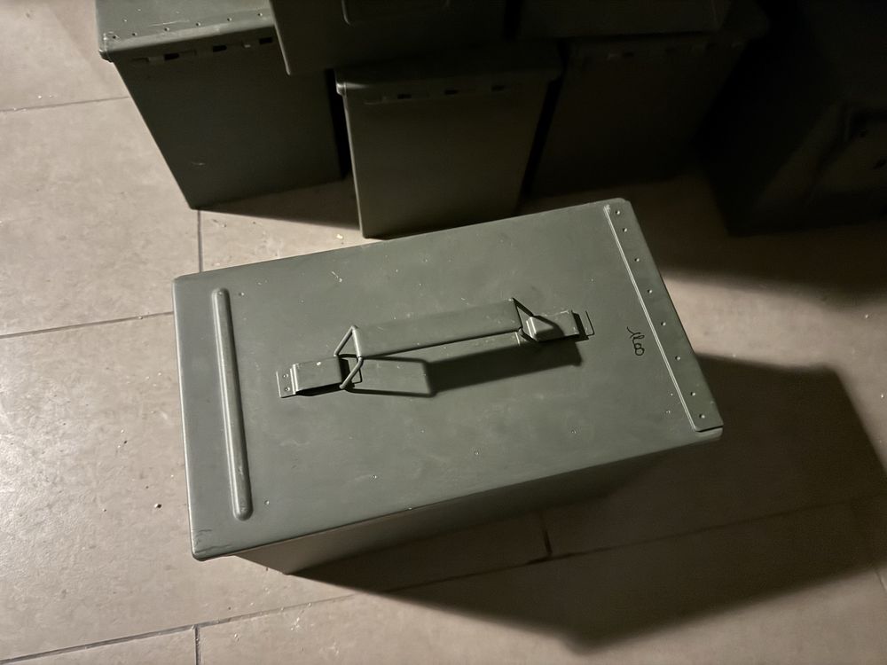 Skrzynka wojskowa na amunicję narzędziowa porządna gruba stal z rączką