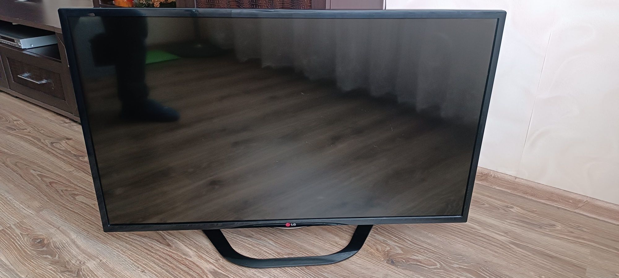 Телевизор LG  SMART TV диагональ 42