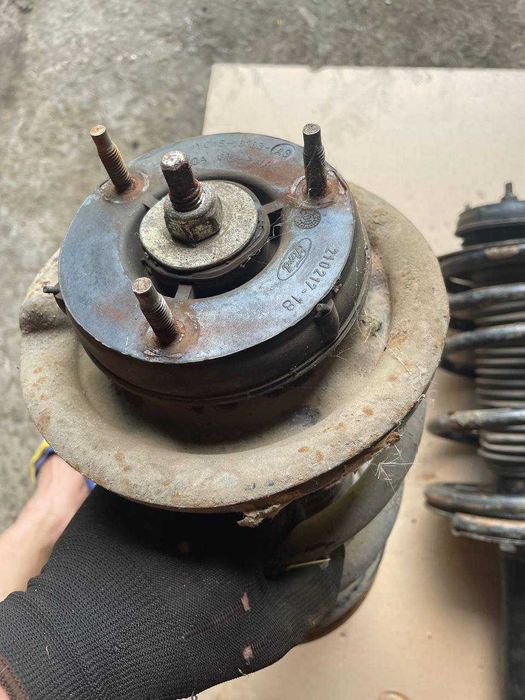 Стойка передняя в сборе Форд Транзит 2,0 2000-2006 год