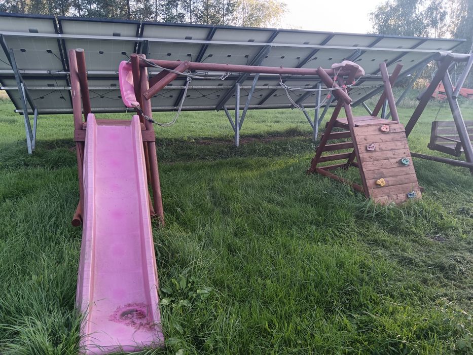 Drewniany plac zabaw dla dzieci