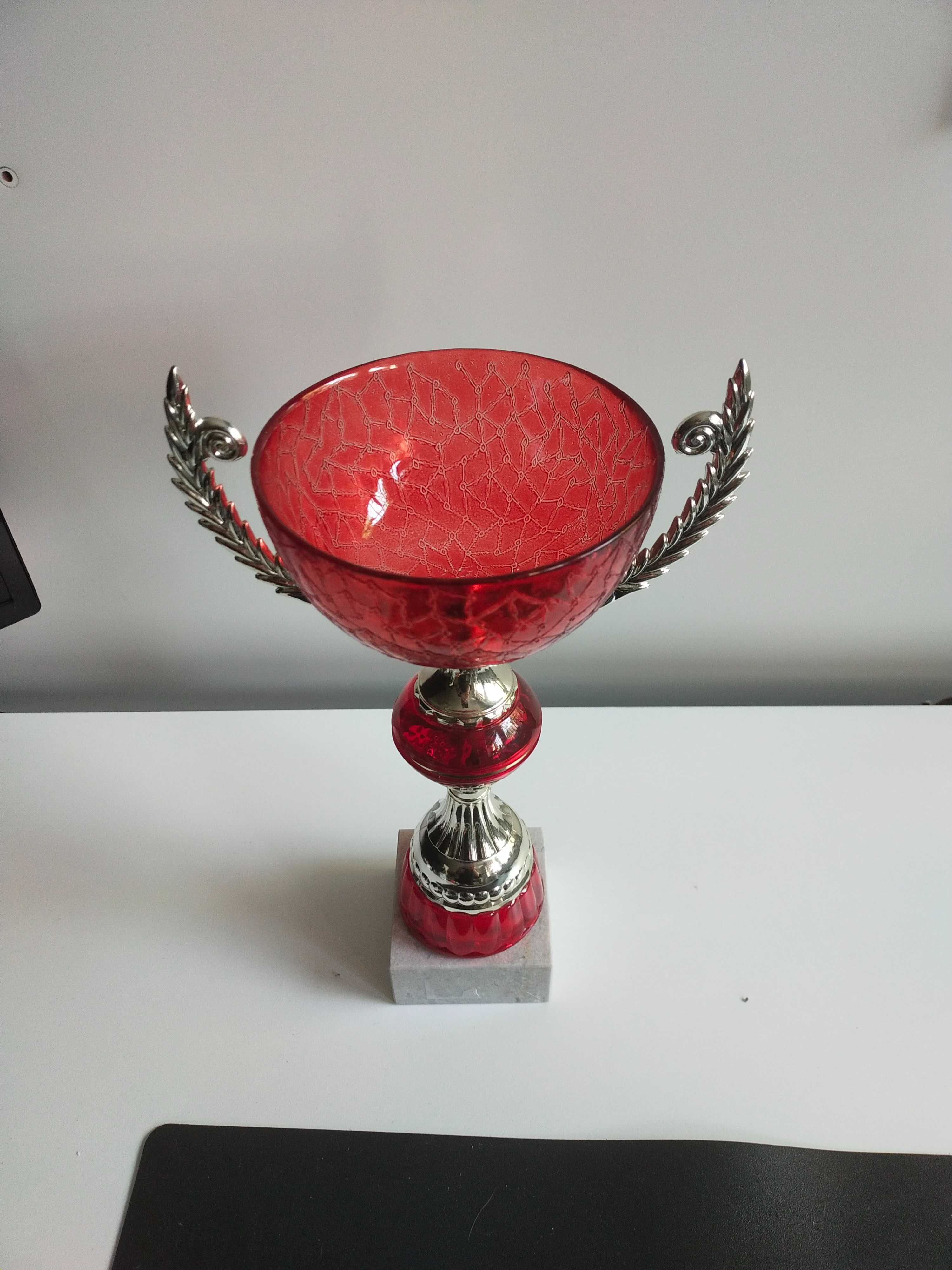 Puchar tenisowy czerwone szkło
