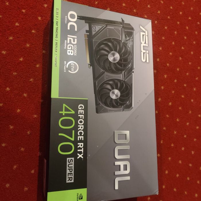 Gaming PC RTX 4070 SUPER + Ryzen 7 5800X3D + 32GB RAM + 2 Monitors