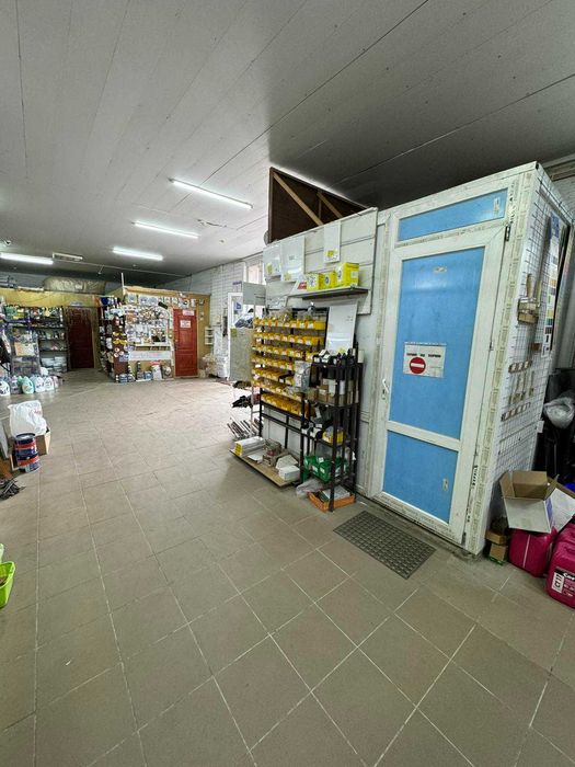 Продаж приміщення магазину складського типу