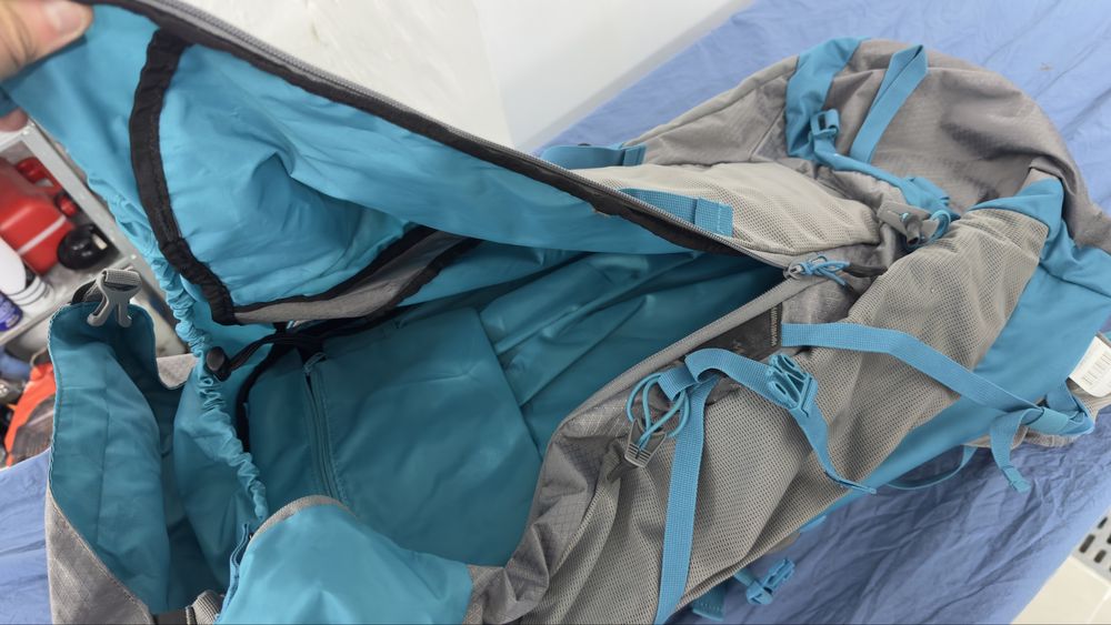 Mochila quechua 40L trilha, camping, viagem