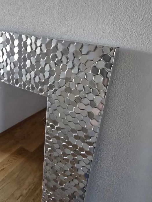 Lustro pokojowe ze srebrną ramą