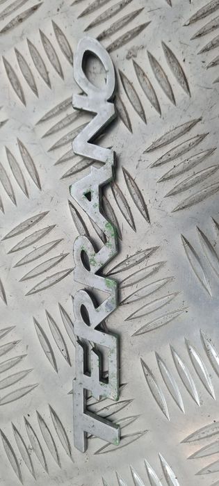 Nissan Terrano II Emblemat Klapy