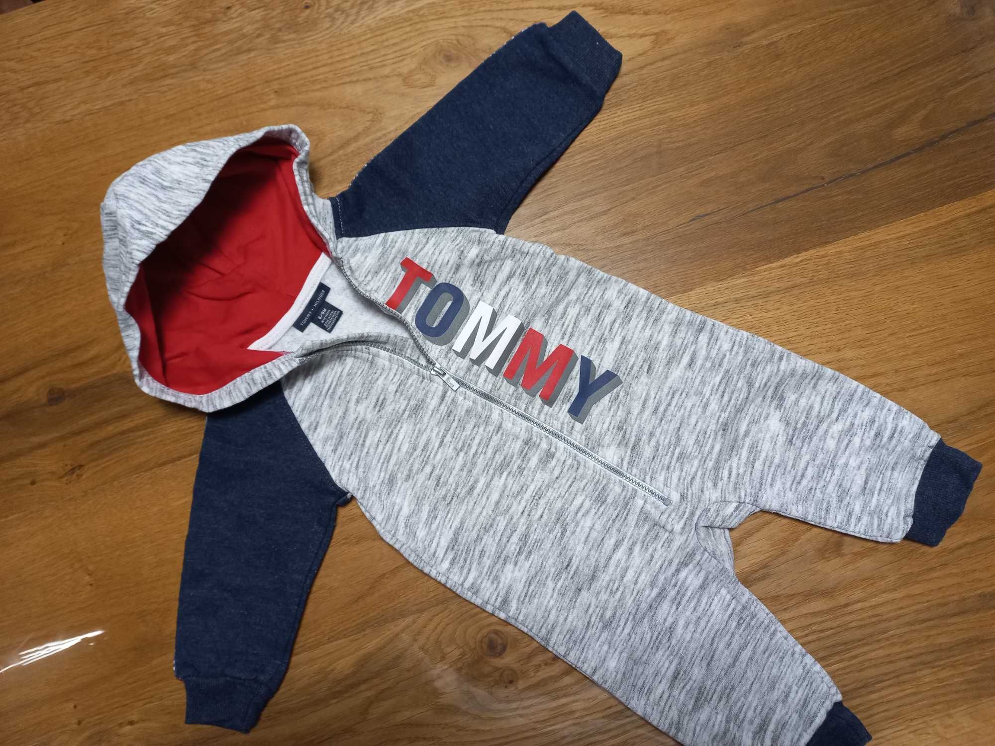 Dres pajac kombinezon chłopięcy 6 - 9 m-cy firmy Tommy Hilfiger