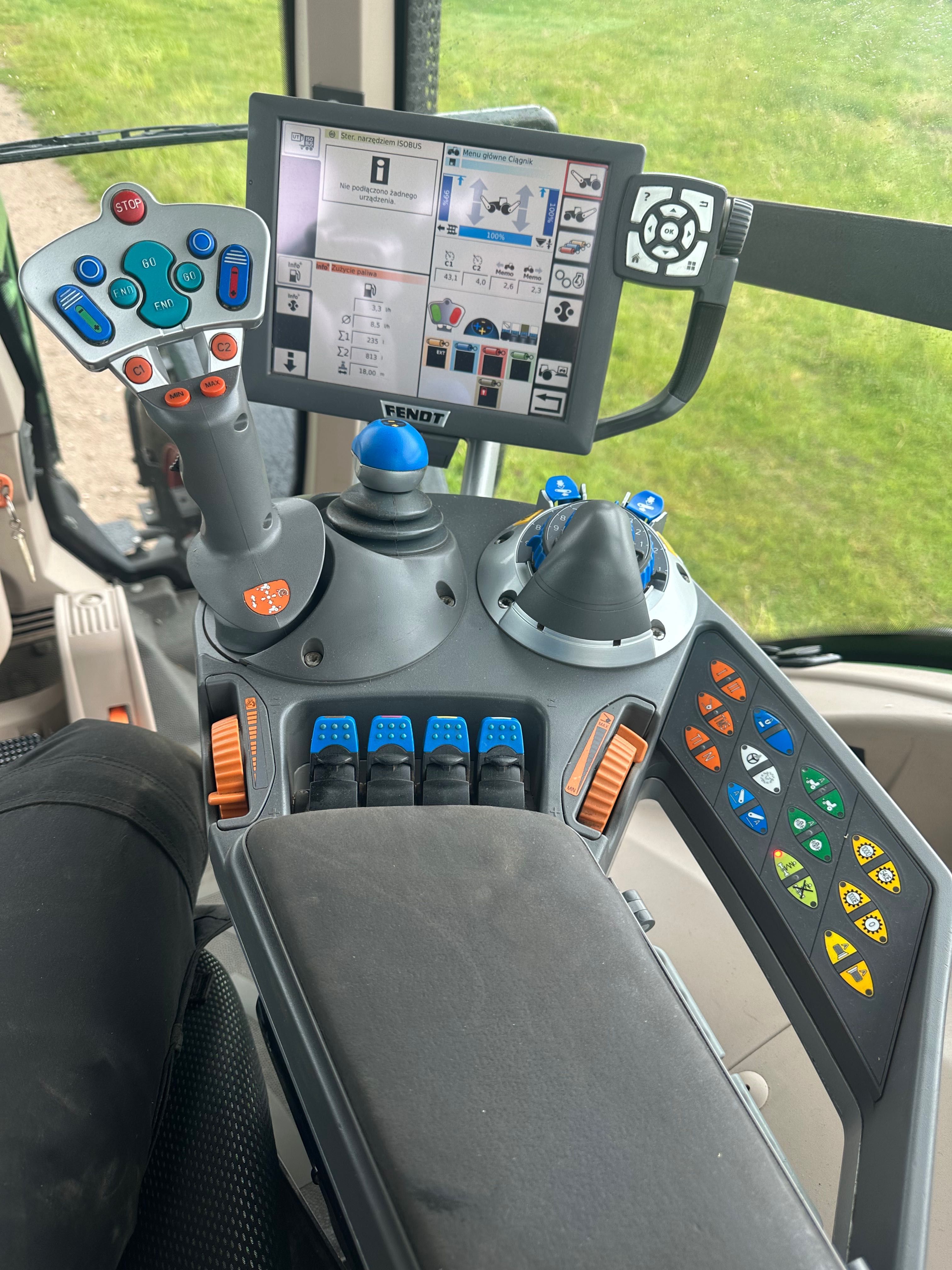 Fendt Vario 824 z Niemiec przedni WOM