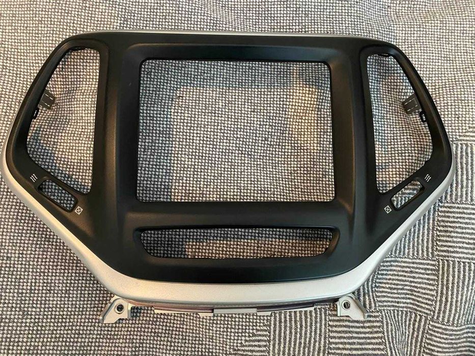 Продам рамку магнітоли Jeep Cherokee KL < 2018 р 1WP091SAAD