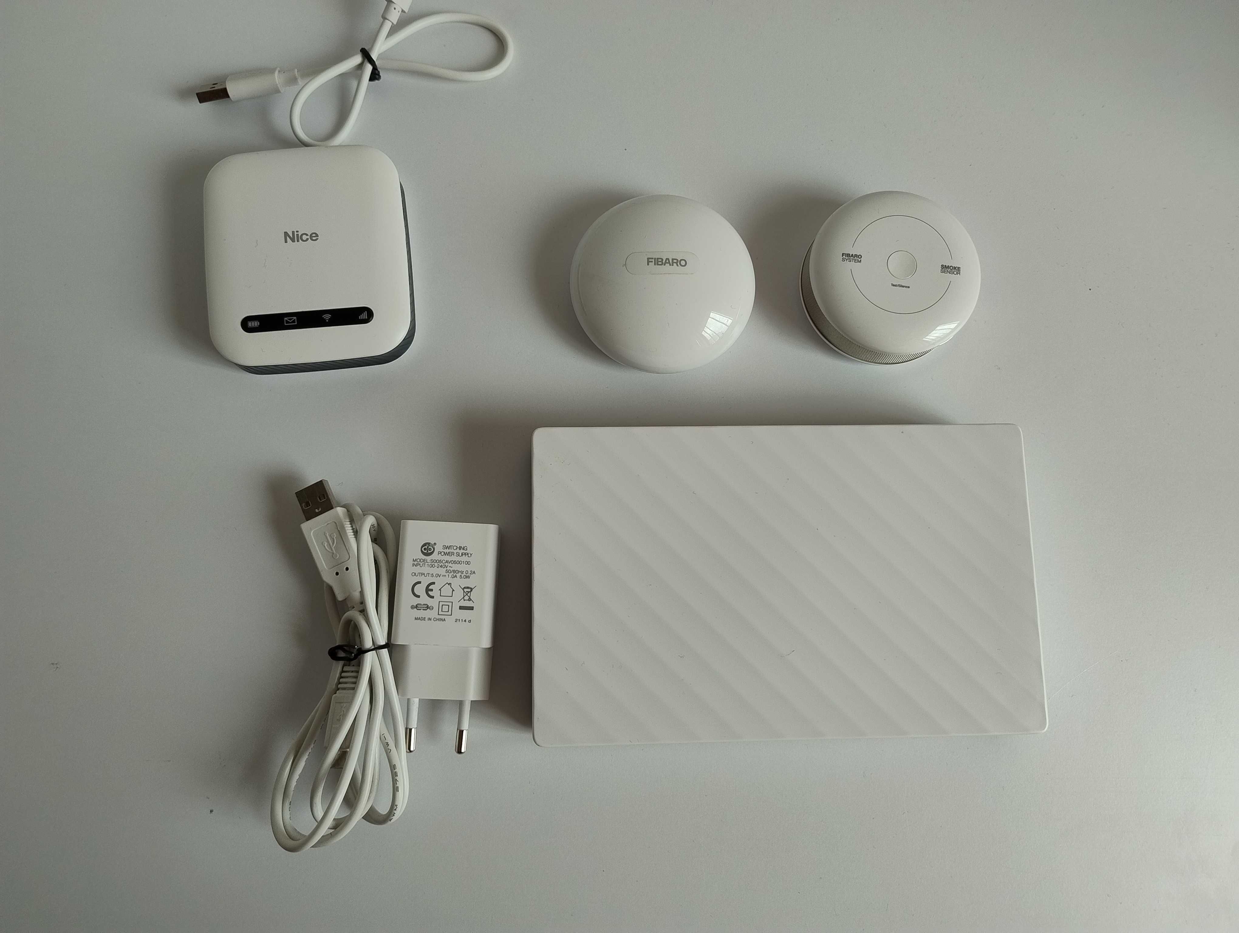 Fibaro Home Center 3 Lite + czujniki (dym i woda) + Powerbank Nice