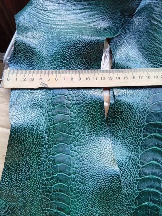 Экзотика, кожа страуса,также есть кожа угря состроченная, и игуаны