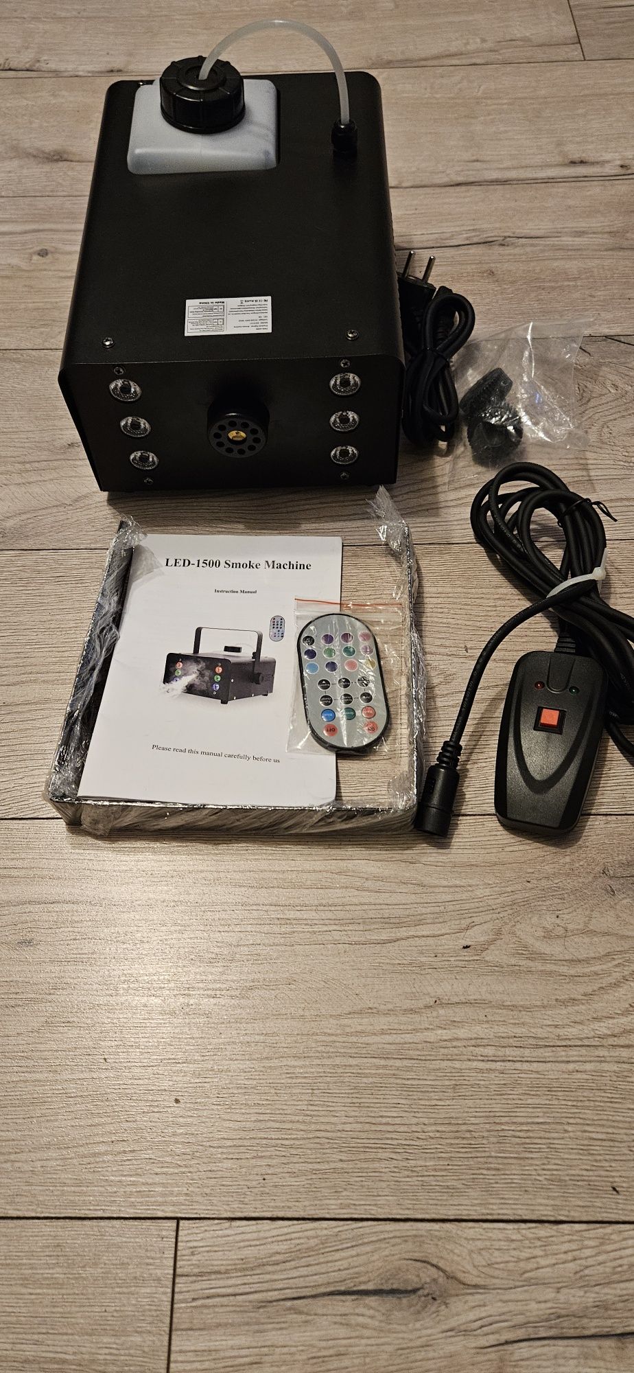 Wytwornica   dymu UKing 1500 W z 6 diodami LED RGB
