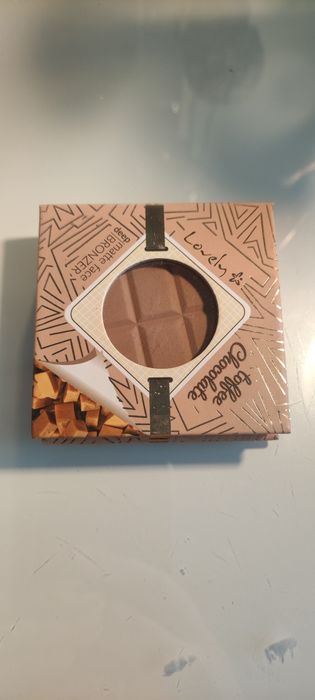 Bronzer Lovely, odcień toffe chocolate