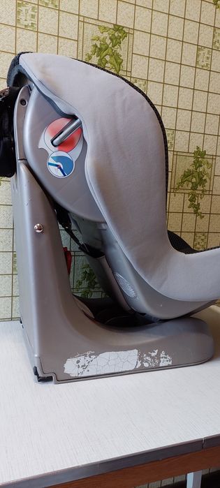 Автокресло детское Chicco artsana universal 9-18 кг