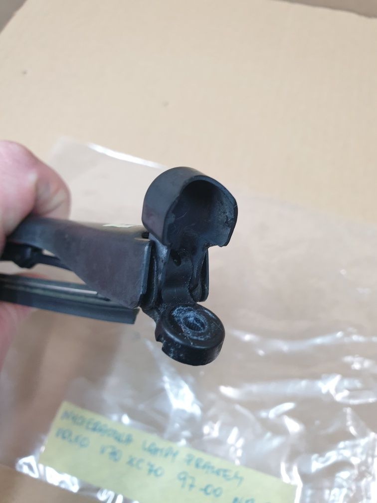 wycieraczka lampy prawej volvo V70 XC70 S70 97 -00 NR 8