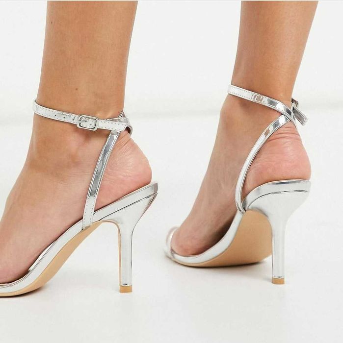 Босоніжки срібні, підбори срібний колір. 39/40 розмір Довжина 25.3 см.