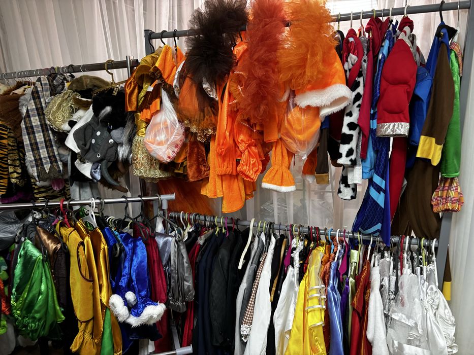 Продаж бази карнавальних костюмів