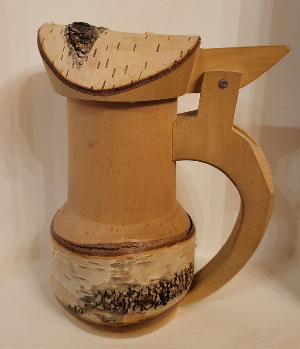 Drewniany dzbanek ozdobny