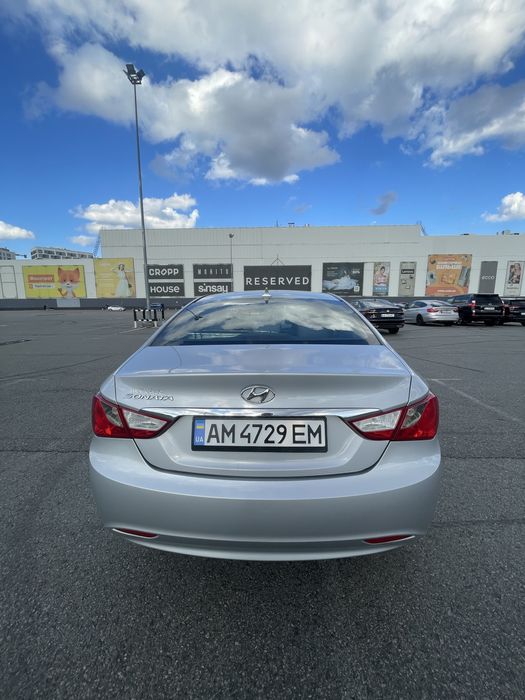 Продаж hyundai sonata 2.4 бензин 2011р
