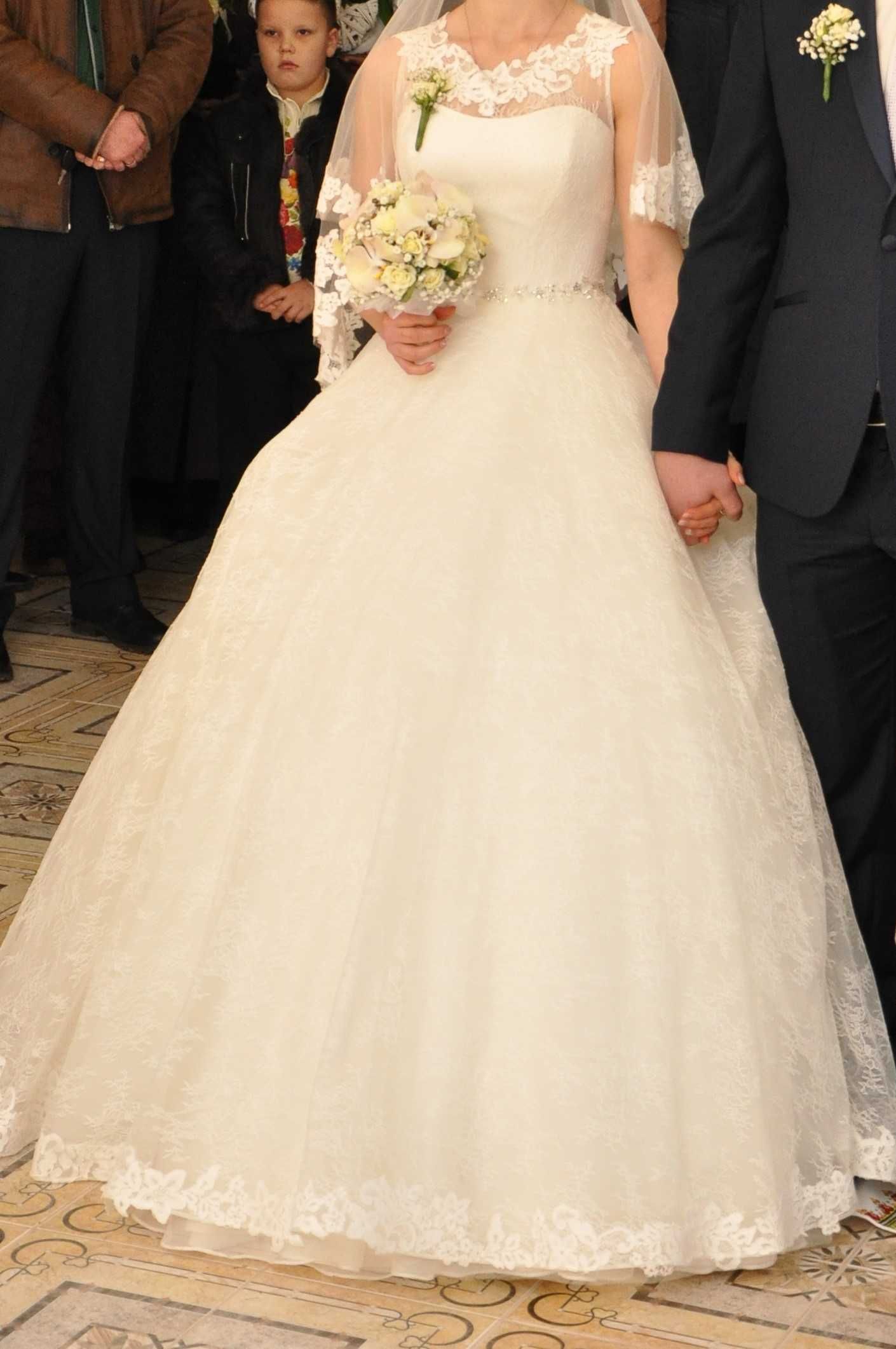 Плаття весільне колір айворі