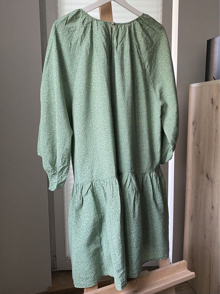 Zielona sukienka w drobne kwiatki H&M