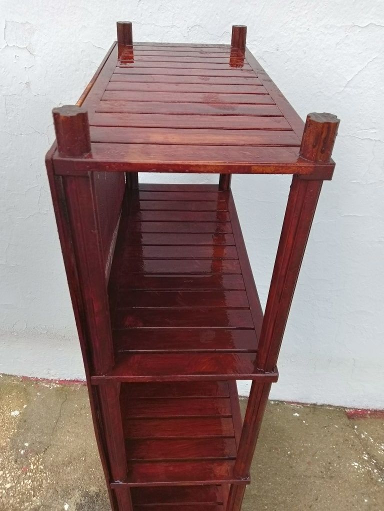 Estante em madeira