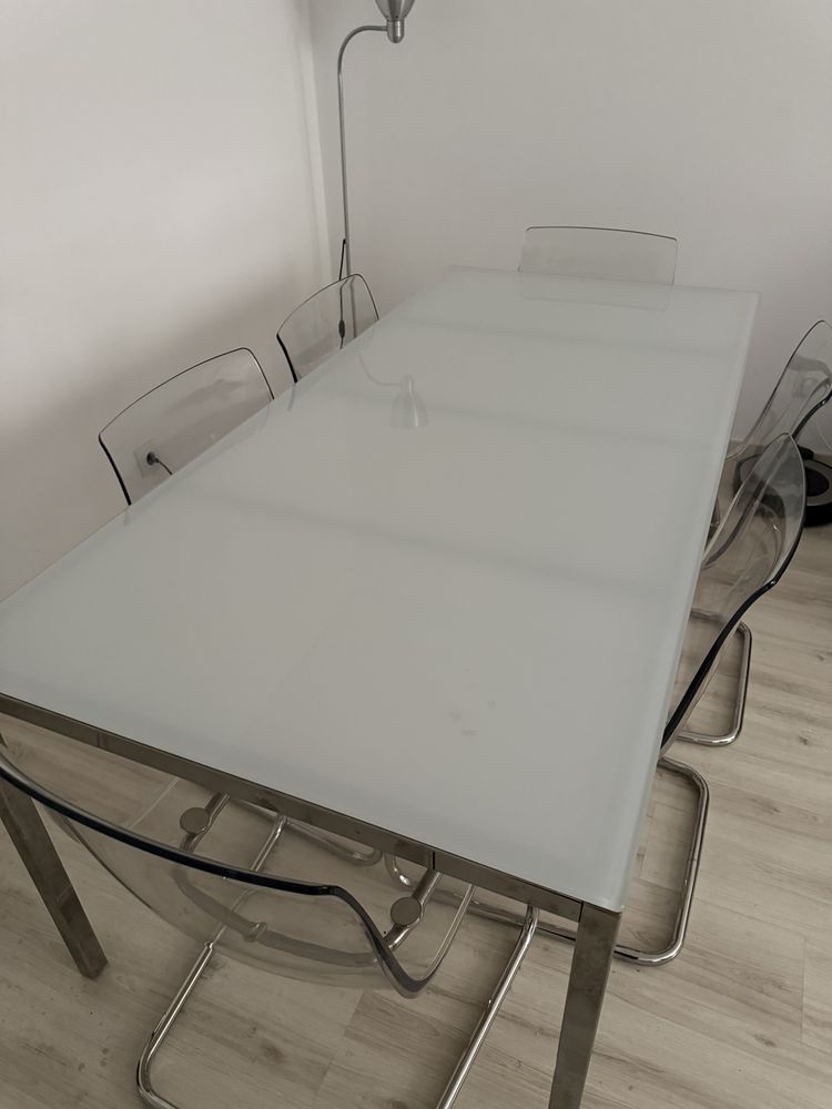 Conjunto de mesa com 6 cadeiras