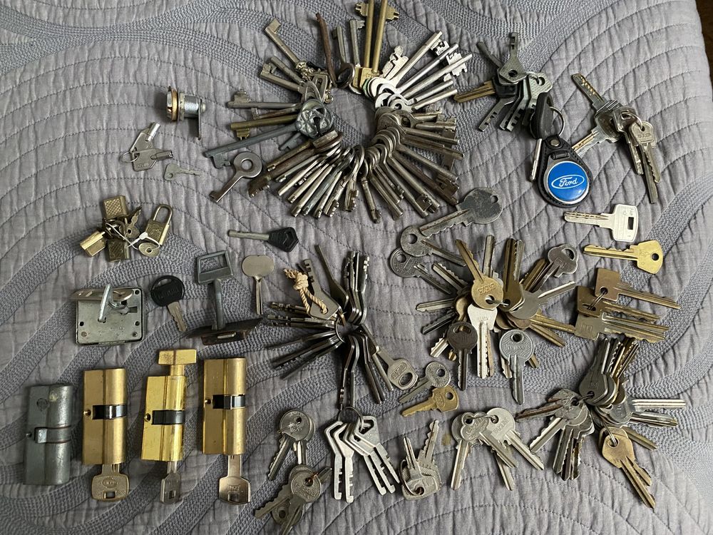 Ключи от замков. большая коллекция