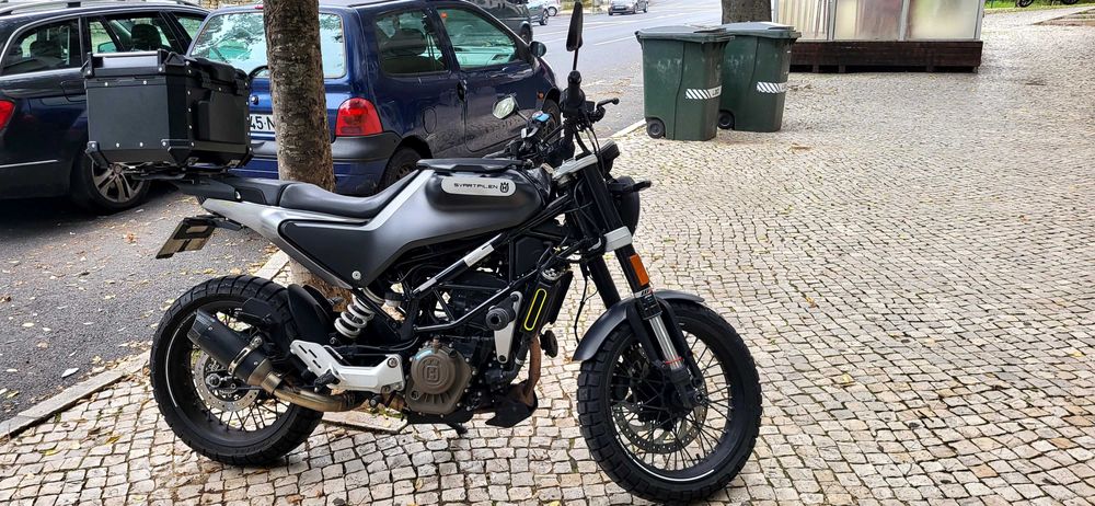 Husqvarna Svartpilen 125 – 2022 – Varios extras incluidos.
