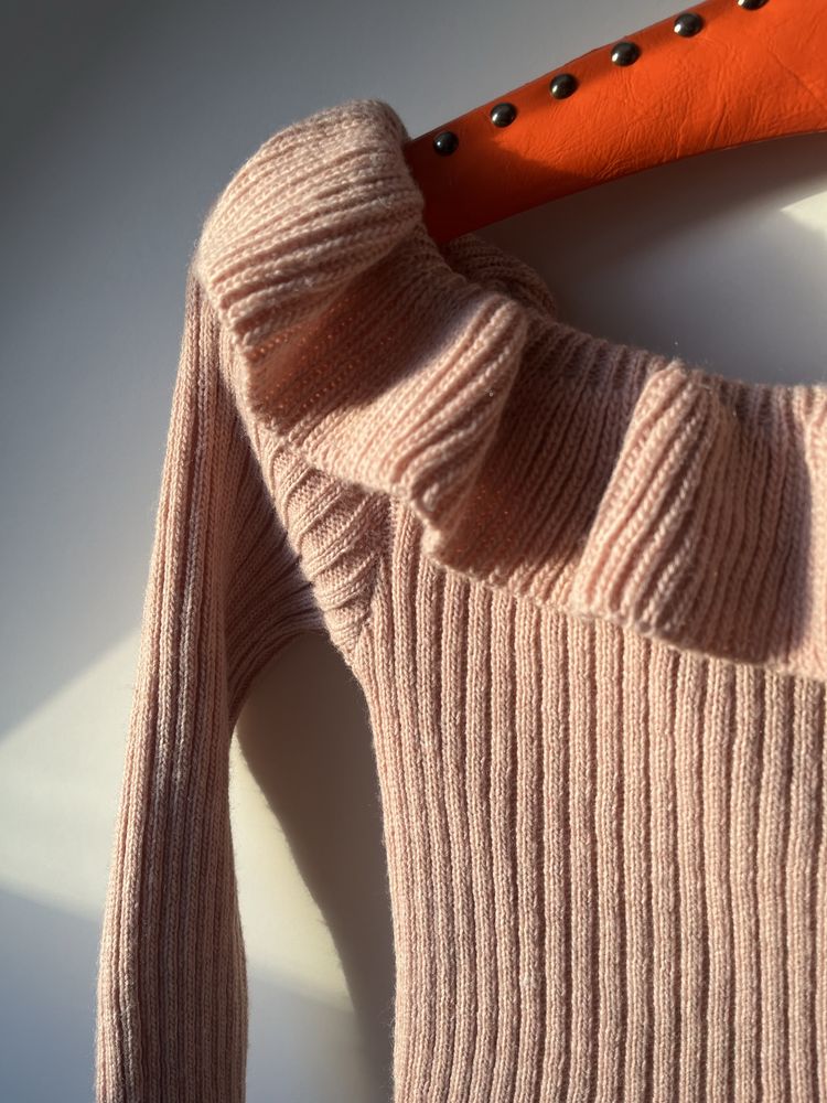 Sweterek włoski odkryte ramiona moher XS S M pudrowy róż