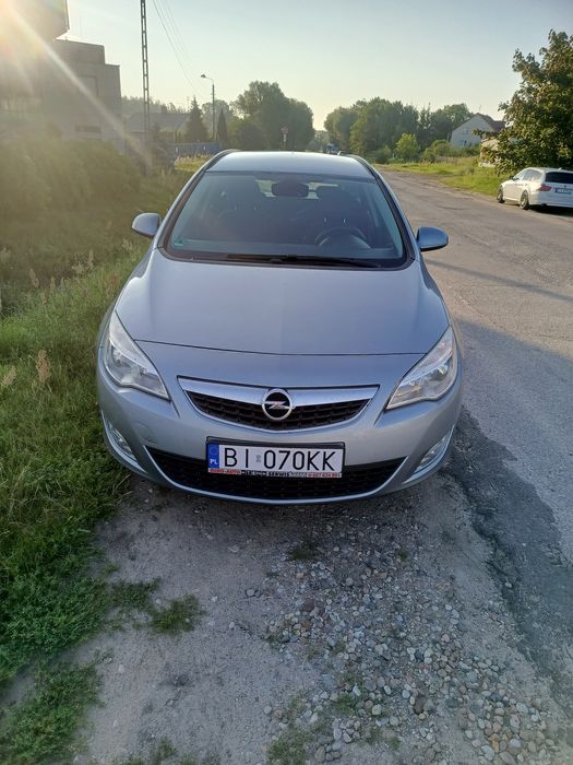 Opel astra j 2011r 160 km