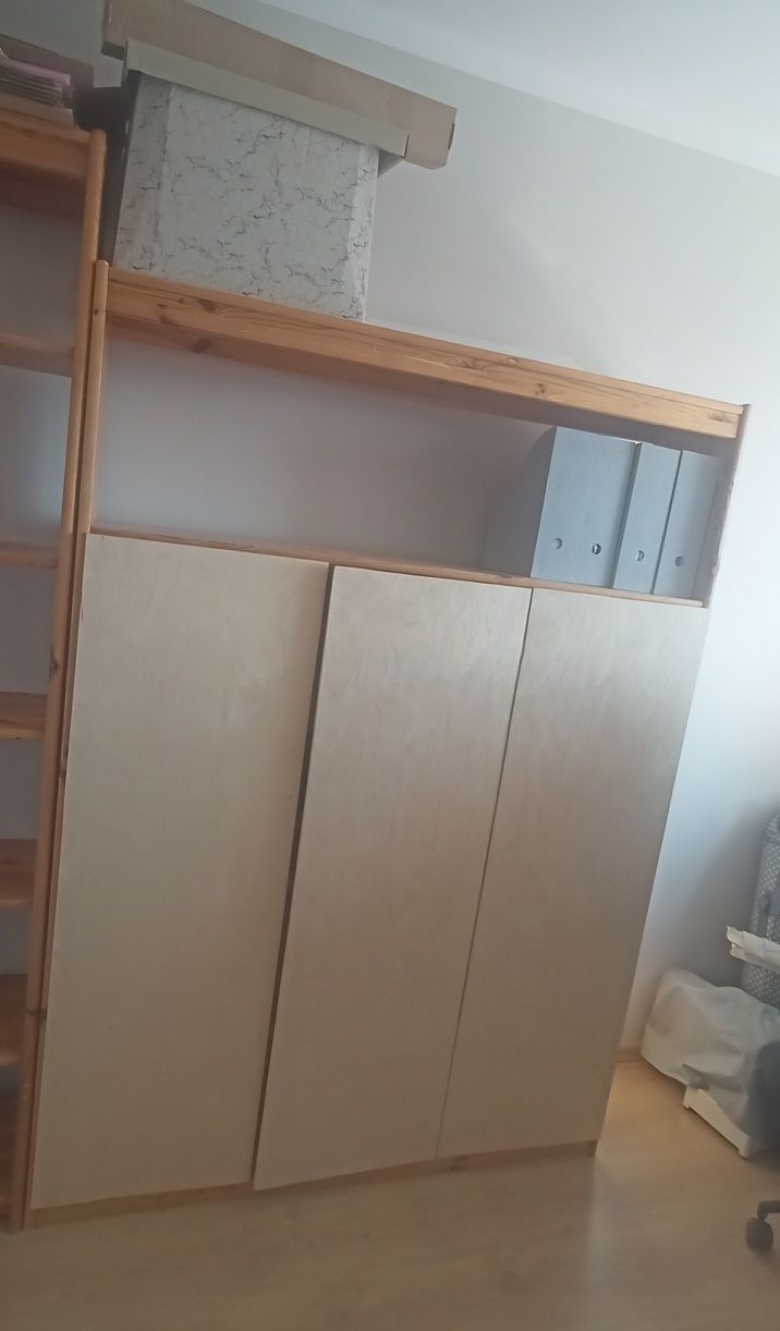Regał z drzwiami sosnowy