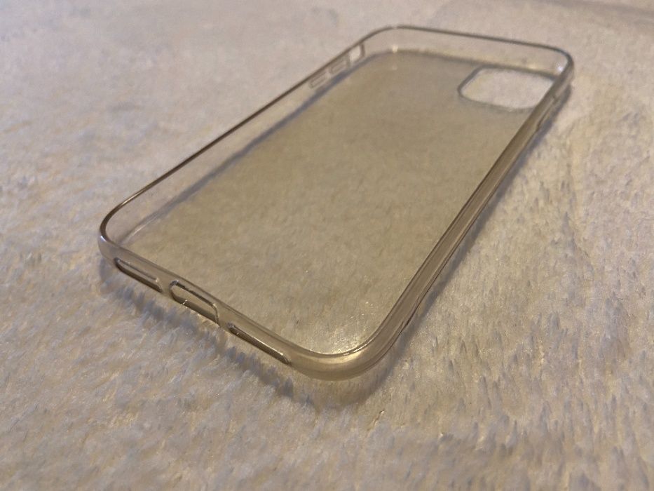 Capa silicone transparente iPhone 11 (Semi-nova)