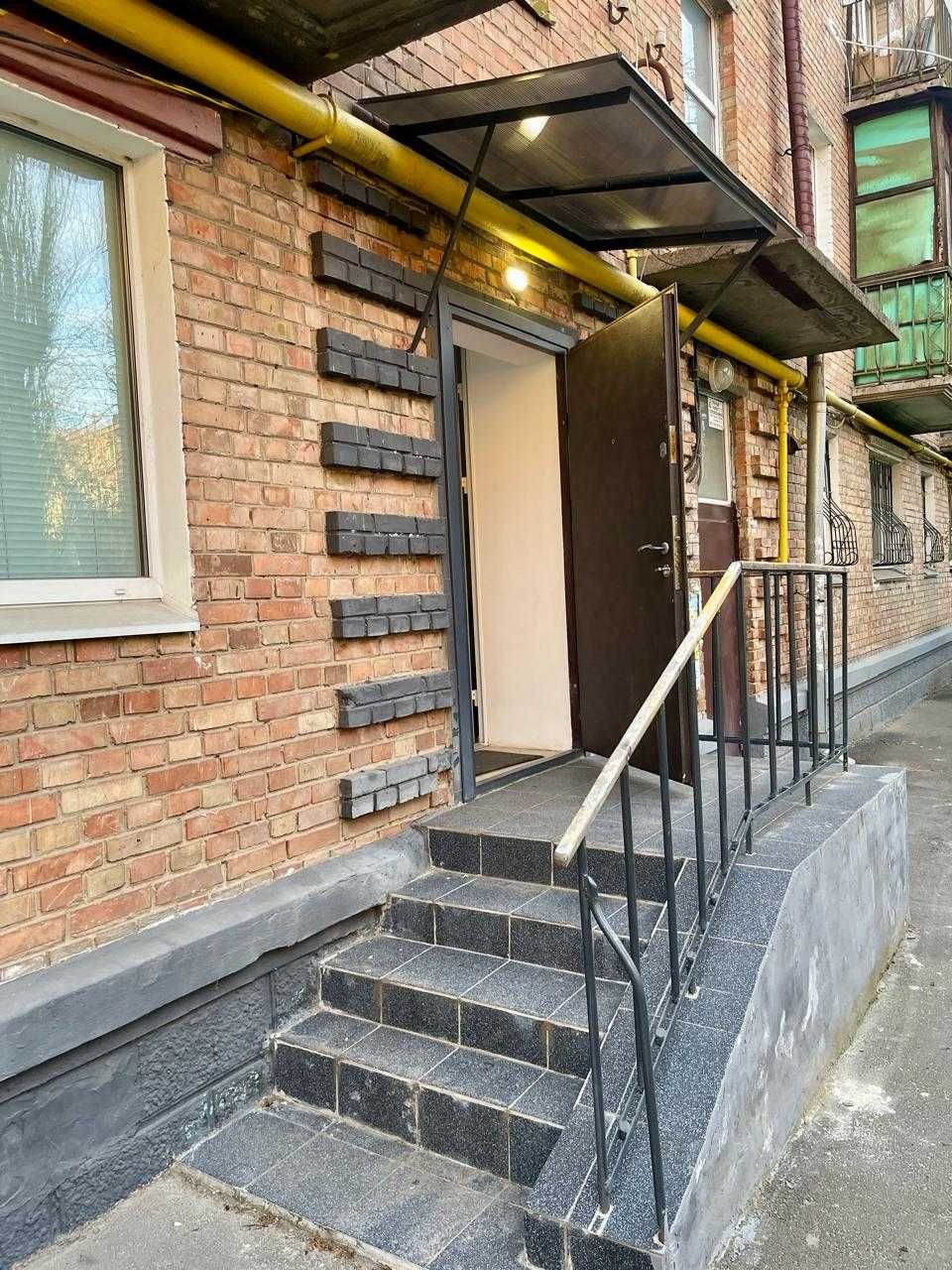 Здам примiщення 30 м2. пр-кт Повітряних сил,43  1-й поверх, є відео
