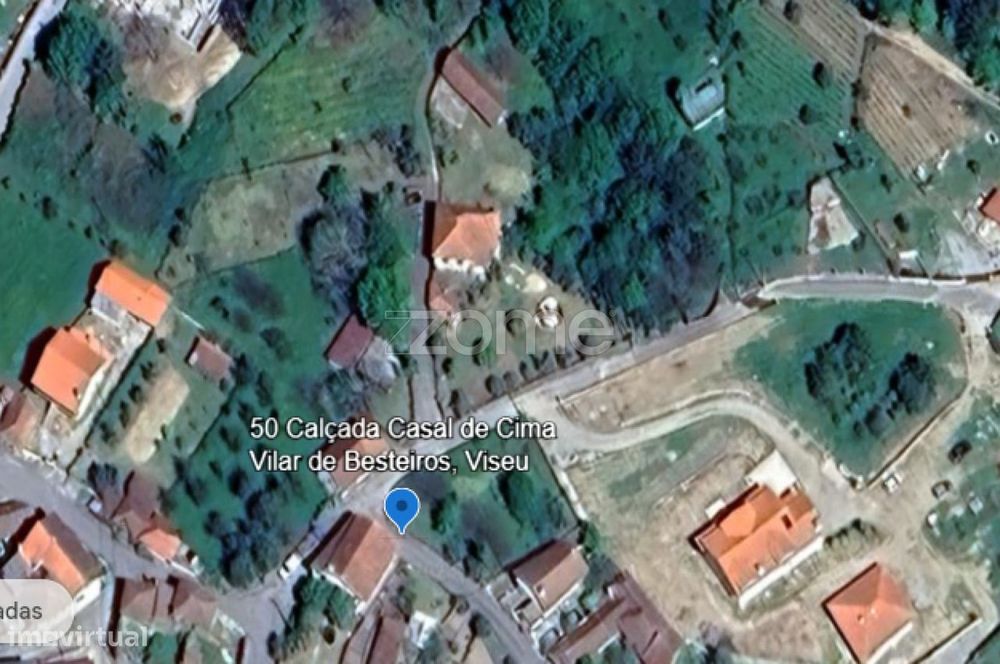 Lote para construção com vários arvores de fruto