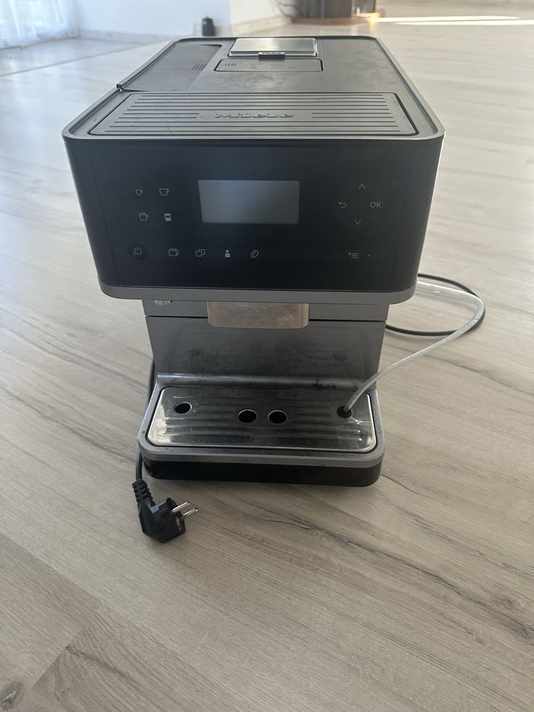 Кавомашина Miele CM6300