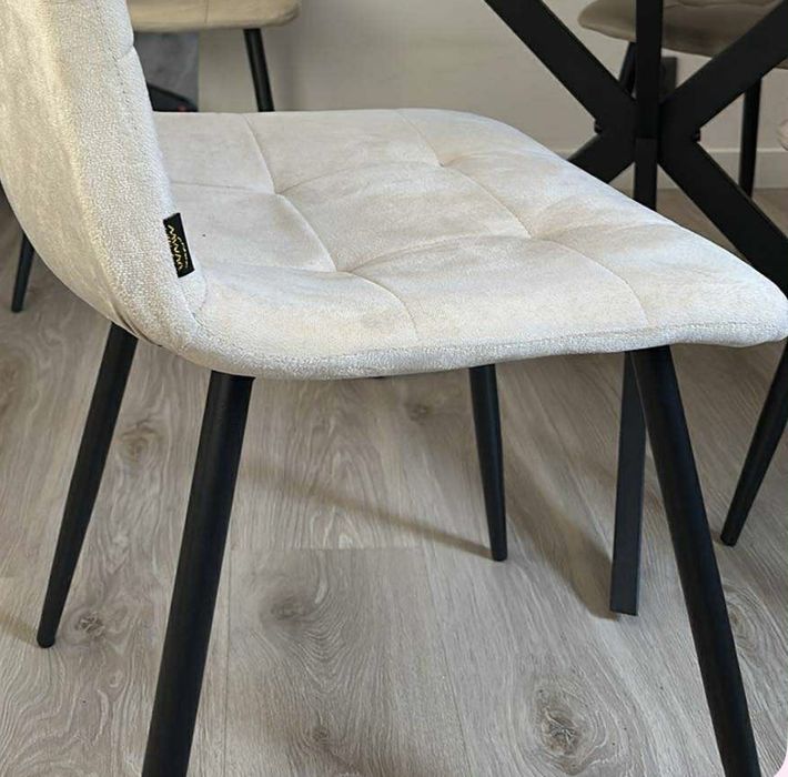 Krzesla beżowe 4 sztuki,