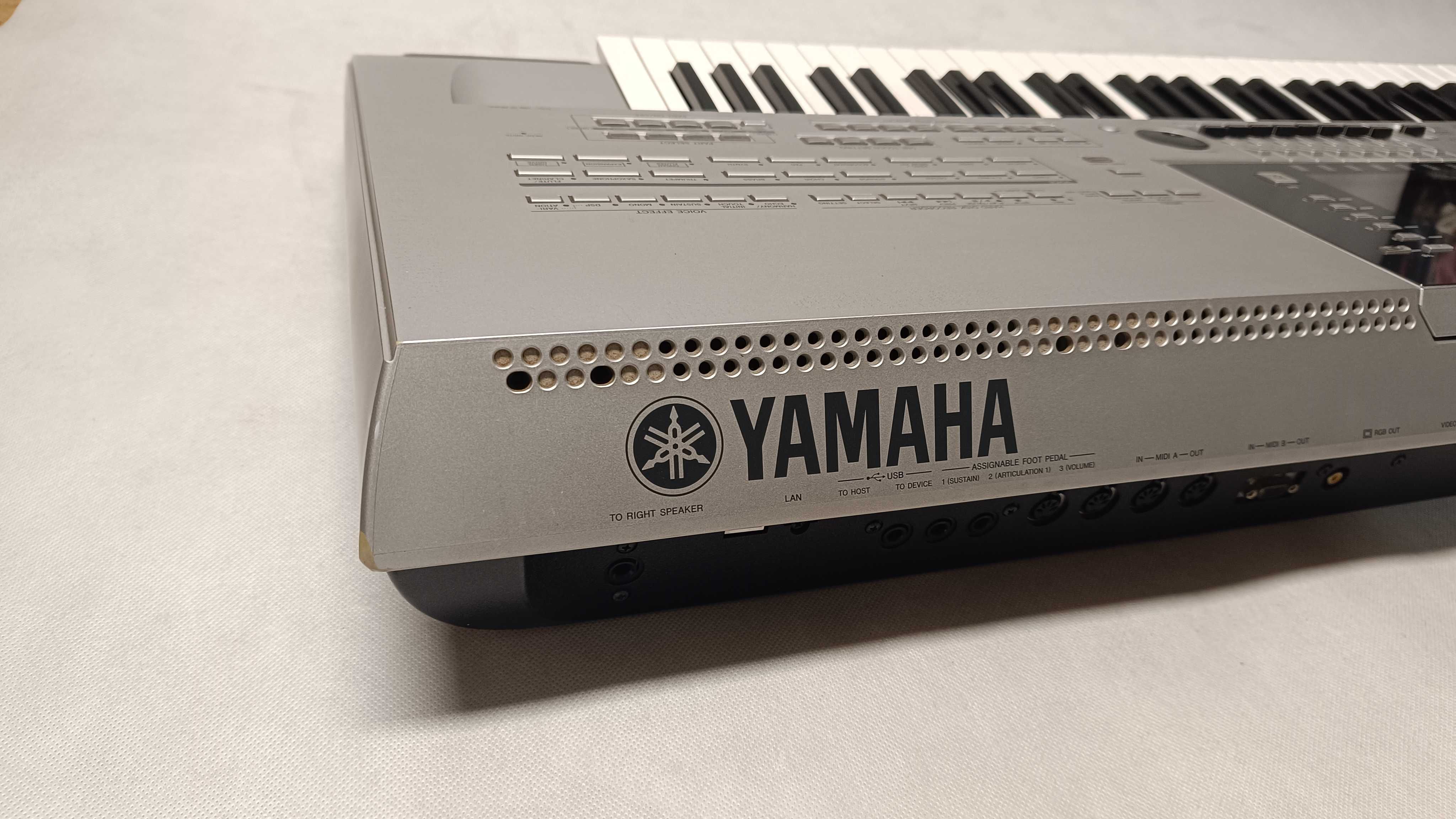 Yamaha Tyros 3 keyboard