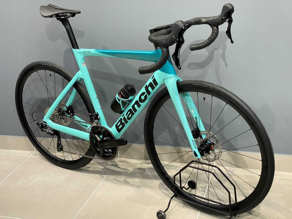Rower Bianchi Oltre Race Aero Shimano 105 z 12 przełożeniami 2025/2026
